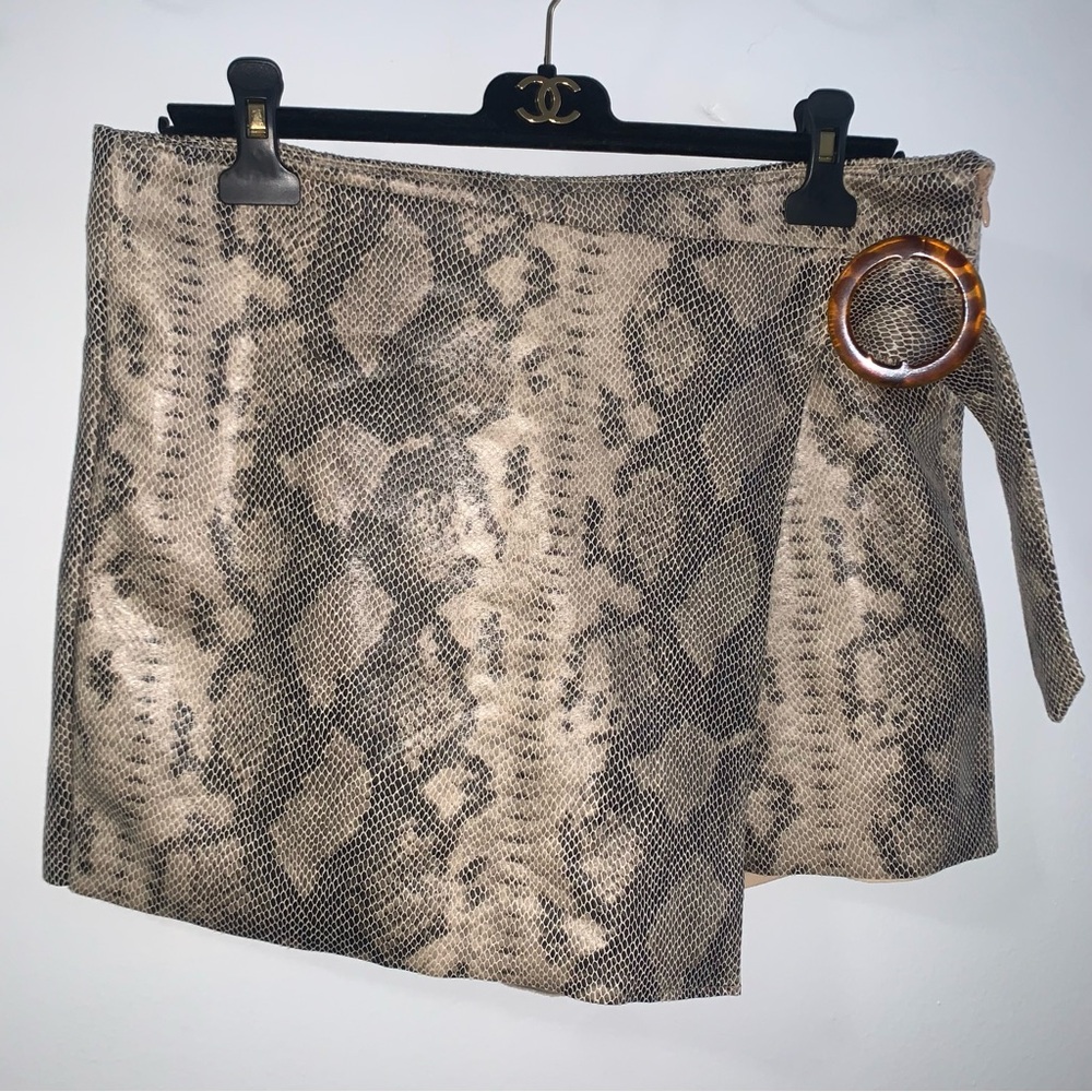NWT Zara‎ Faux Snakeskin Print Wrap Skort With a Tortoise Ring Buckle Size Large